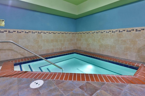 Holiday Inn Express & Suites - Effingham image 1