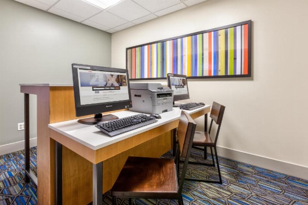 Holiday Inn Express & Suites - Effingham image 12