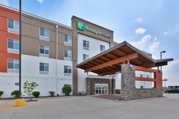 Holiday Inn Express & Suites - Effingham image 2