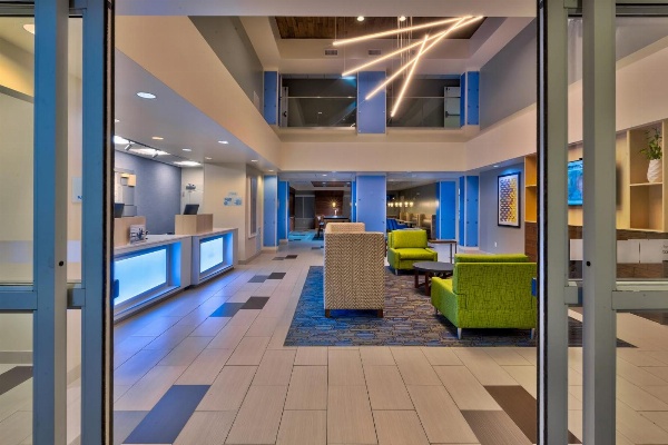 Holiday Inn Express & Suites - Effingham image 4