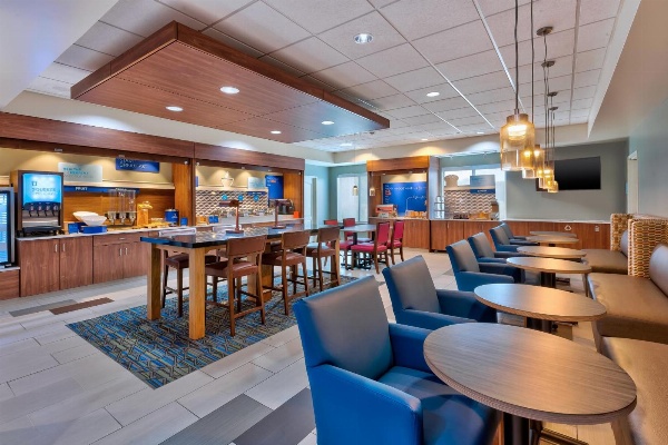 Holiday Inn Express & Suites - Effingham image 5