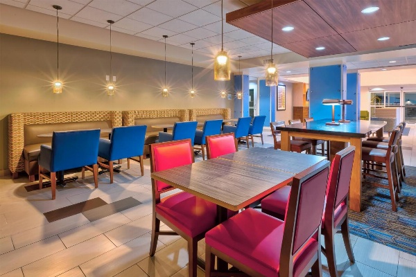 Holiday Inn Express & Suites - Effingham image 6