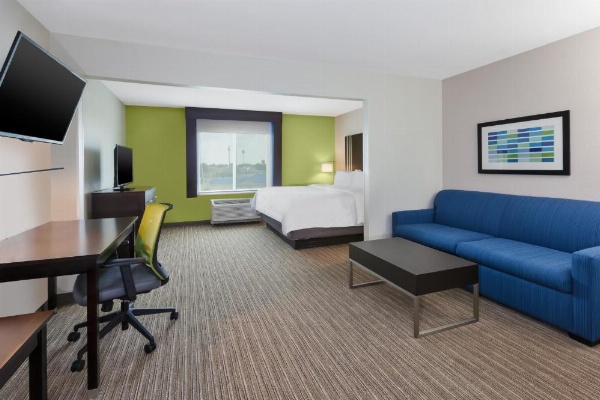 Holiday Inn Express & Suites - Effingham image 8
