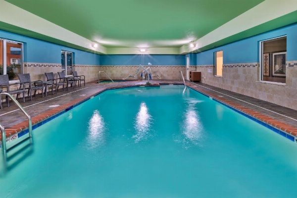Holiday Inn Express & Suites - Effingham image 9